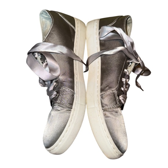 TOP Moda Silver Sneakers Comfortable Stylish Footwear size 7.5 - Picture 3 of 7